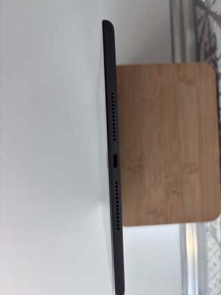 iPad 9ª Gen A2602 Gris con funda