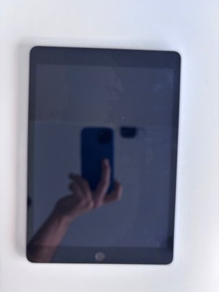 iPad 9ª Gen A2602 Gris con funda