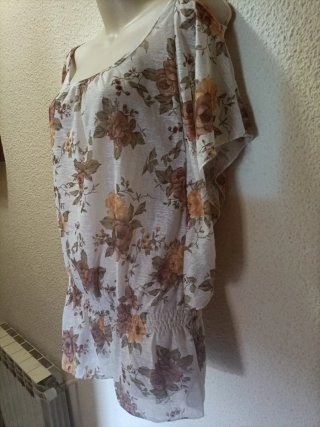Blusa floral blanca manga corta