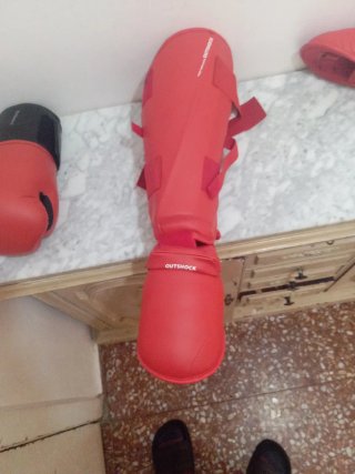 Conjunto Boxeo Guantes y Tibiales Rojos