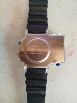 Reloj Digital Vintage con Linterna