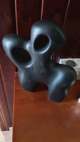 Figura decorativa negra abstracta