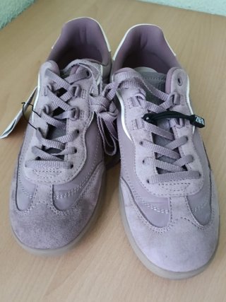 Zapatillas Zara Lilas y Blancas