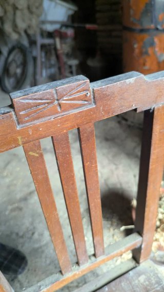 Conjunto de 4 sillas de madera para restaurar