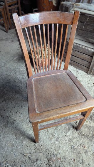 Conjunto de 4 sillas de madera para restaurar