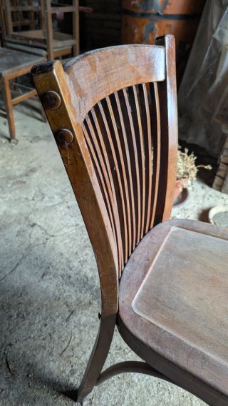 Conjunto de 4 sillas de madera para restaurar