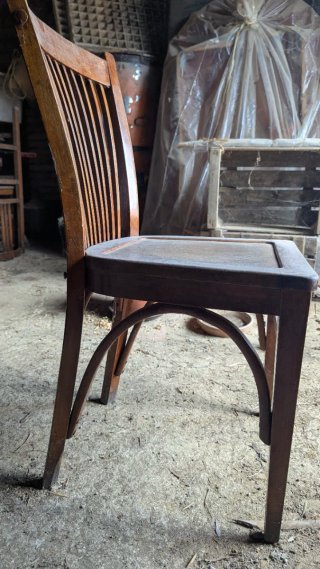 Conjunto de 4 sillas de madera para restaurar