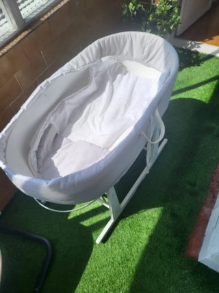 Moisés Cuco Baby con estructura mecedora