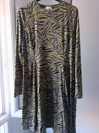 Lote 4 vestidos talla M
