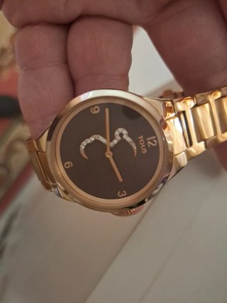 Reloj Tous Dorado y esfera marrón