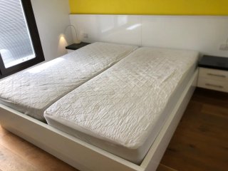 Cama doble con cabezal