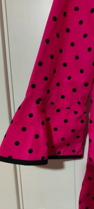 Camisa fucsia lunares negros, hecha a mano