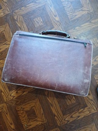 Maletín de cuero antiguo