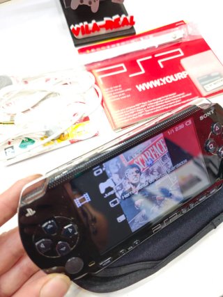 Consola Sony PSP Negra con Caja y Accesorios