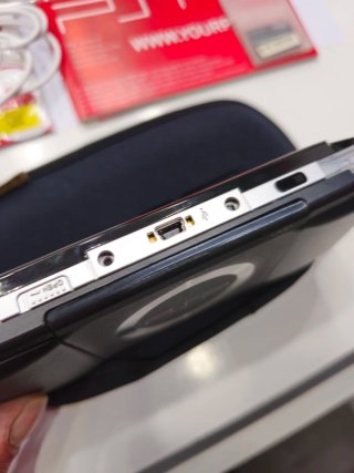 Consola Sony PSP Negra con Caja y Accesorios