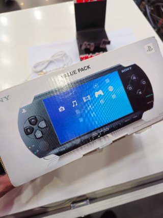 Consola Sony PSP Negra con Caja y Accesorios