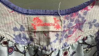 Blusa morada y azul floral