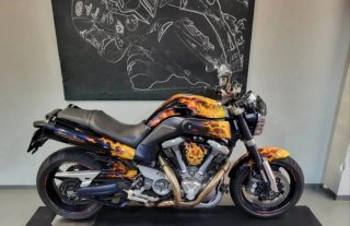 Yamaha MT-01 Naked Negra y Roja