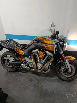 Yamaha MT-01 Naked Negra y Roja