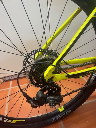 Bicicleta Giant BTT Amarilla