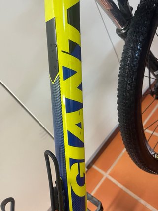 Bicicleta Giant BTT Amarilla