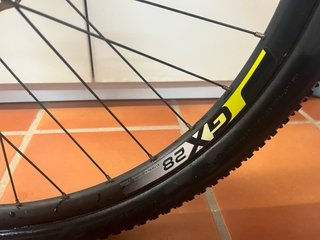 Bicicleta Giant BTT Amarilla