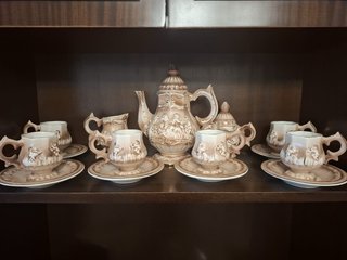 Juego de café de cerámica con figuras