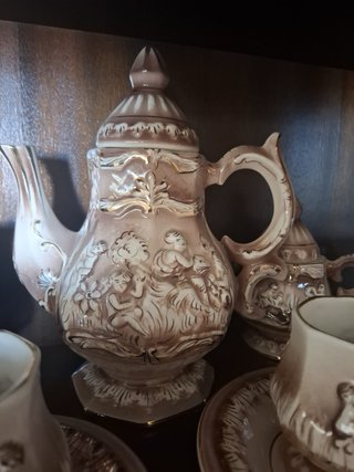 Juego de café de cerámica con figuras