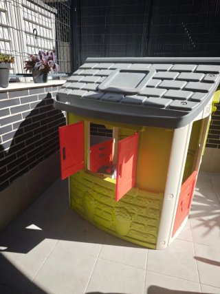 Casita infantil para jardín marca Smoby