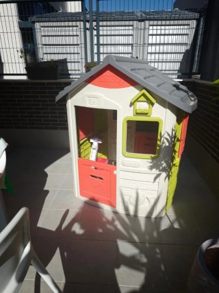 Casita infantil para jardín marca Smoby