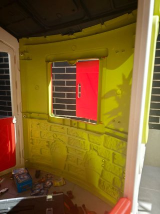 Casita infantil para jardín marca Smoby