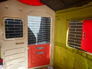 Casita infantil para jardín marca Smoby