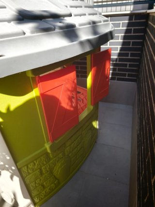 Casita infantil para jardín marca Smoby