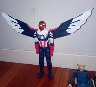 Azione Marvel: Action Figures di grandi dimensioni!