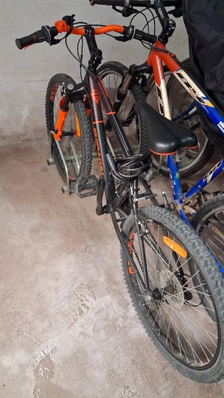 Bicicleta Junior Negra y Naranja