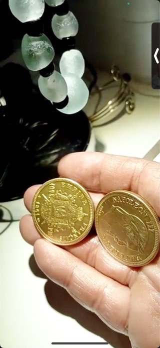 Monedas antiguas de oro originales no copiadas
