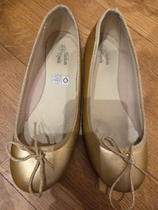 Bailarinas doradas con lazo