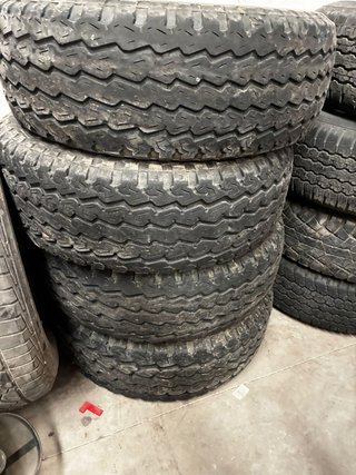 4 Neumáticos Bridgestone 10R15LT