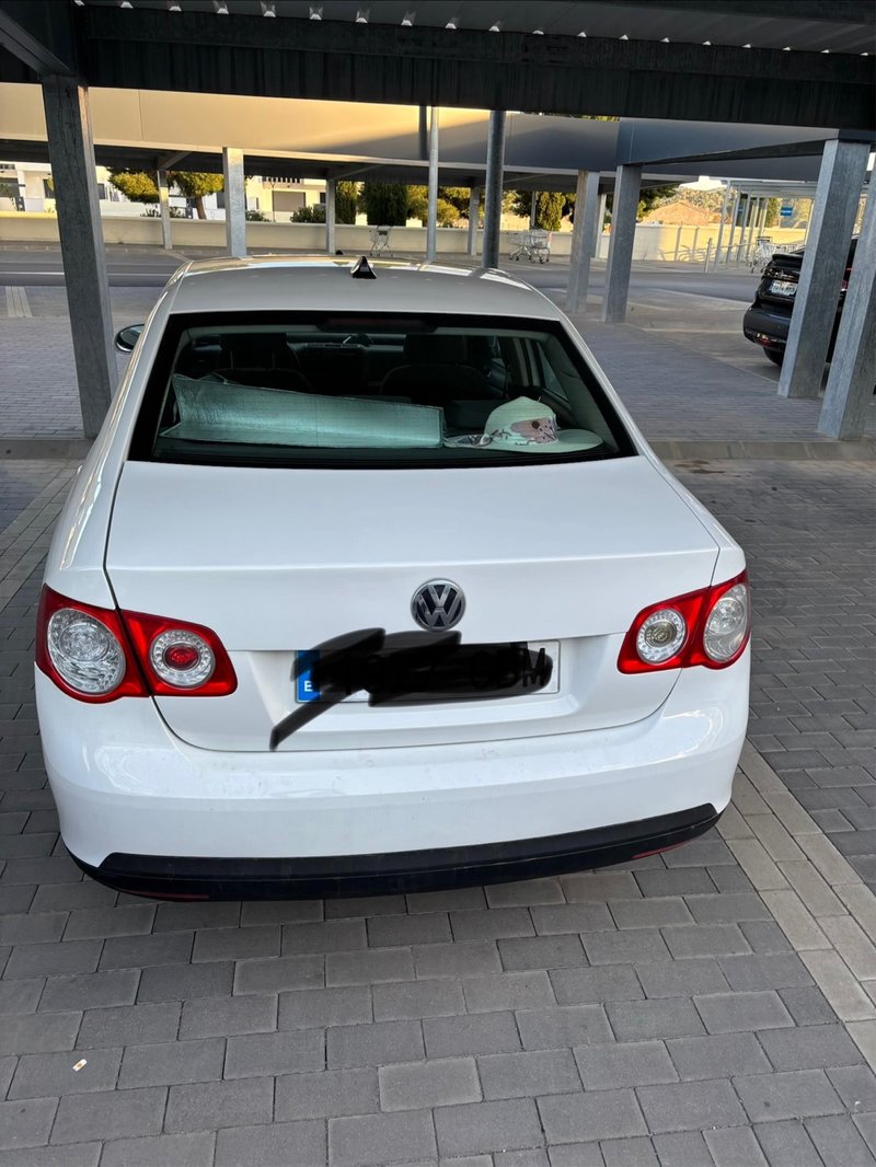 Volkswagen Jetta 2008 - foto 1