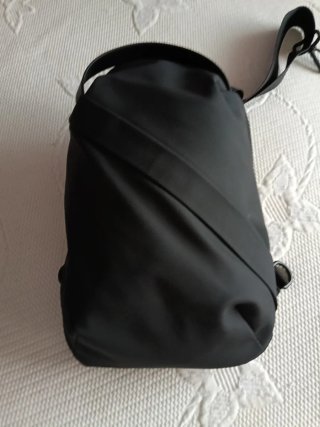 Mochila/ Bolsita negra bandolera
