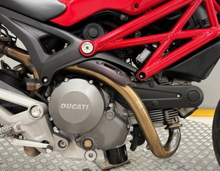 DUCATI MONSTER 696