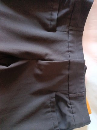 Pantalones de traje acampanados, tela fresquita.