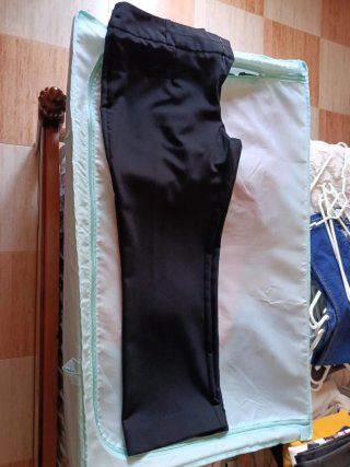 Pantalones de traje acampanados, tela fresquita.