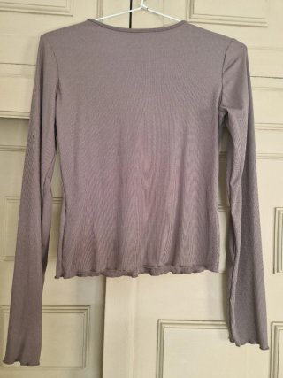 Top manga larga gris