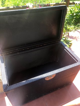 Baúl de almacenamiento de mimbre y madera