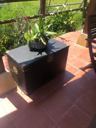 Baúl de almacenamiento de mimbre y madera