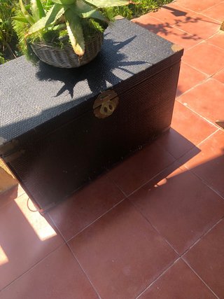 Baúl de almacenamiento de mimbre y madera