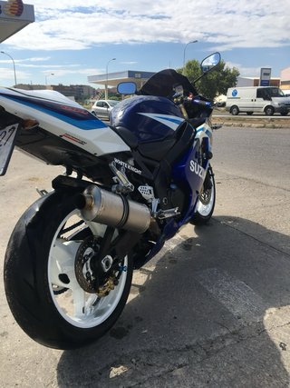 Suzuki GSXR600 Azul y Blanco
