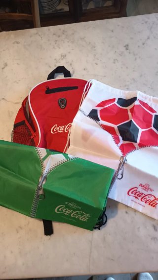 Zaino rosso e due sacche UEFA2016 CocaCola