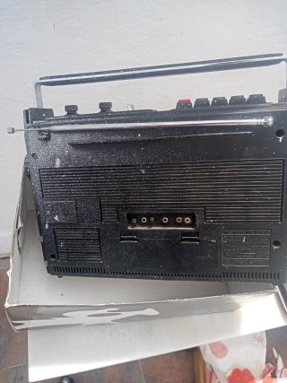 Radio Cassette Sanyo M2422 FM/AM Años 80